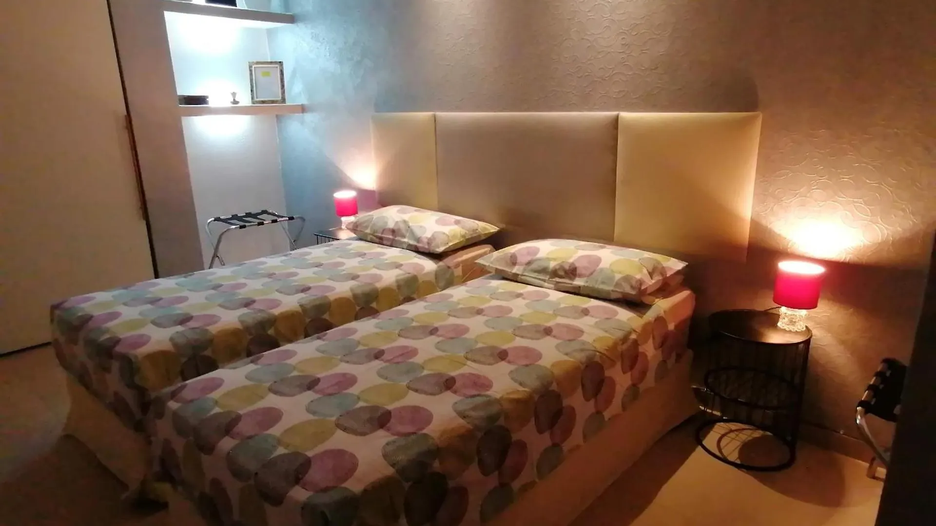 Temporary Home Romaの連絡先